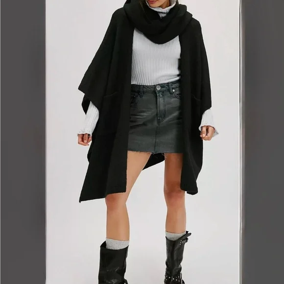 New FREE PEOPLE Ellie Scarf Wrap Duster | Black sweater scarf MSRP $128 OS - Picture 4 of 4